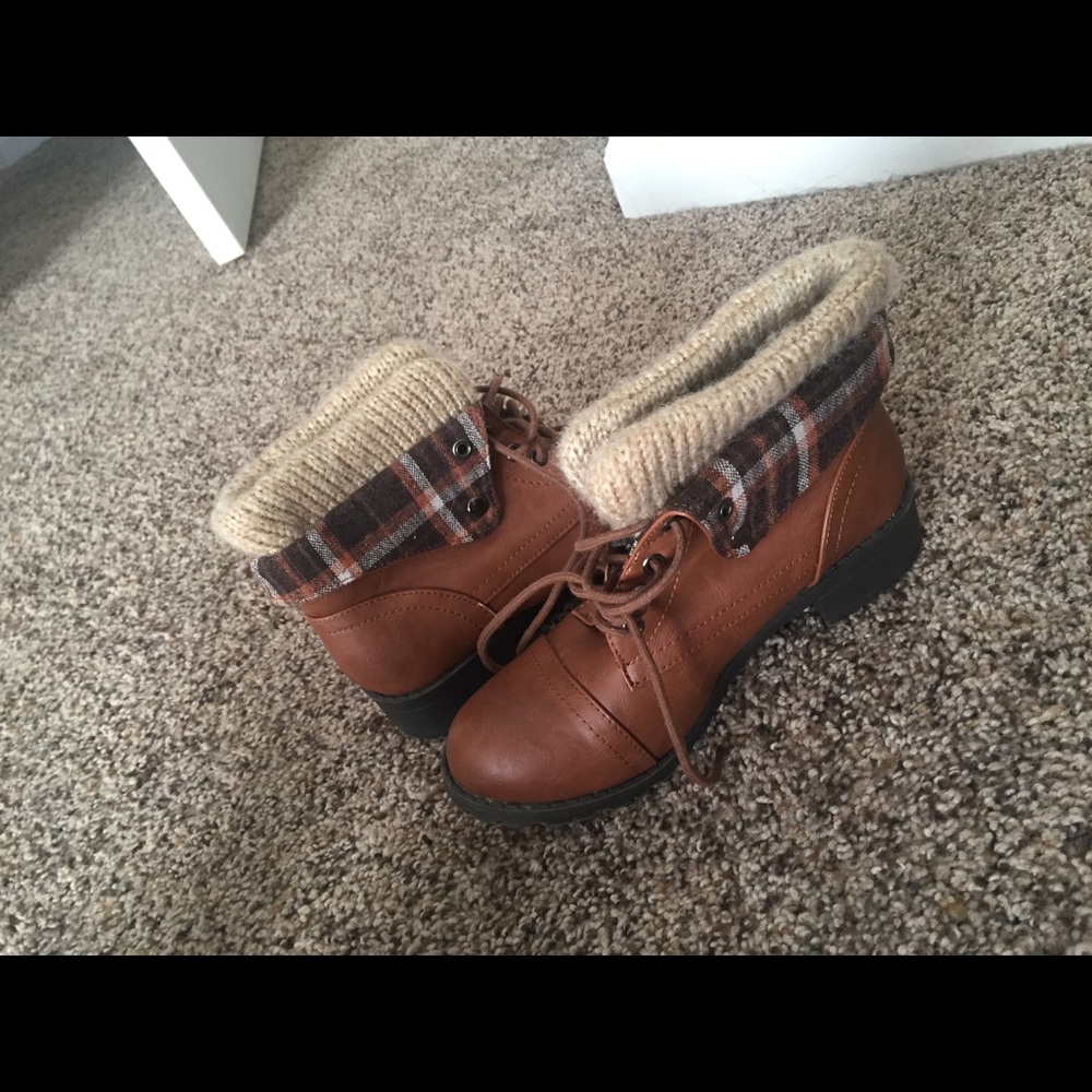 Combat boots worn once